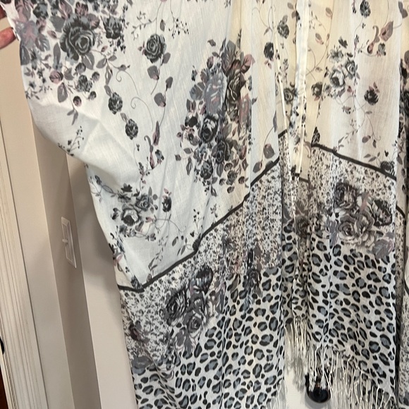 Ellemairco Kimono - Picture 2 of 5